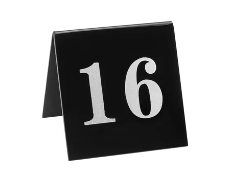 Акрилна табелка с номер 16 – черна, 7×7 см