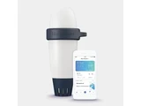 Сензорът Blue Connect GO до смартфон с отворено приложение с данни за водата